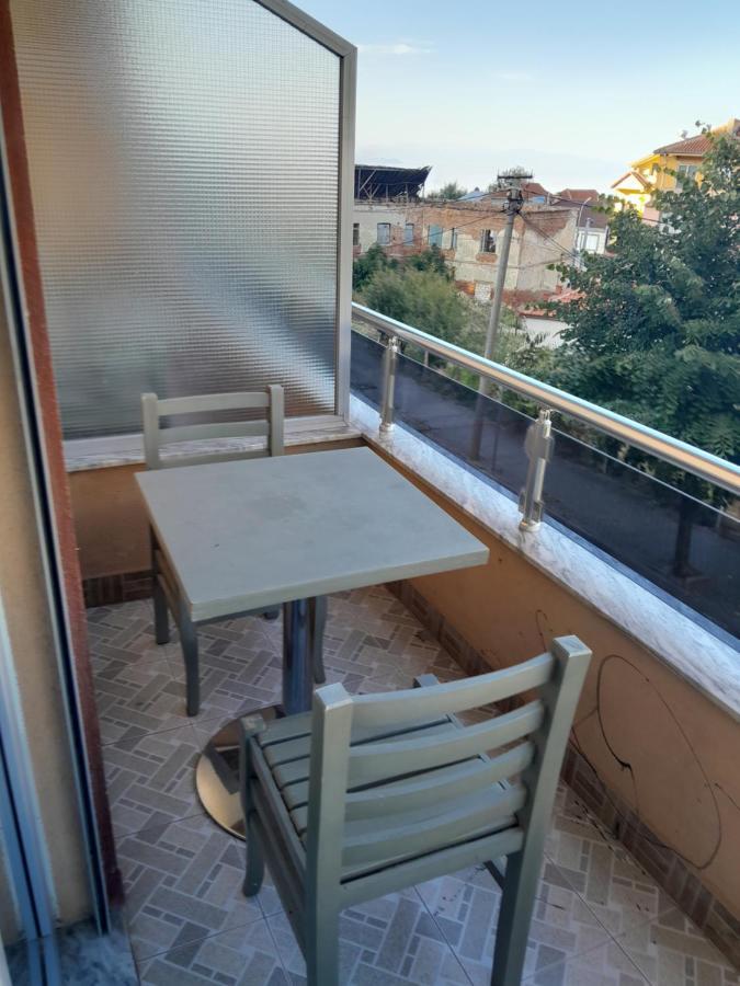 פוגרדץ Hotel Yjet מראה חיצוני תמונה
